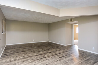 Brigadoon Apartments in Wichita Falls, TX - Building Photo - Interior Photo