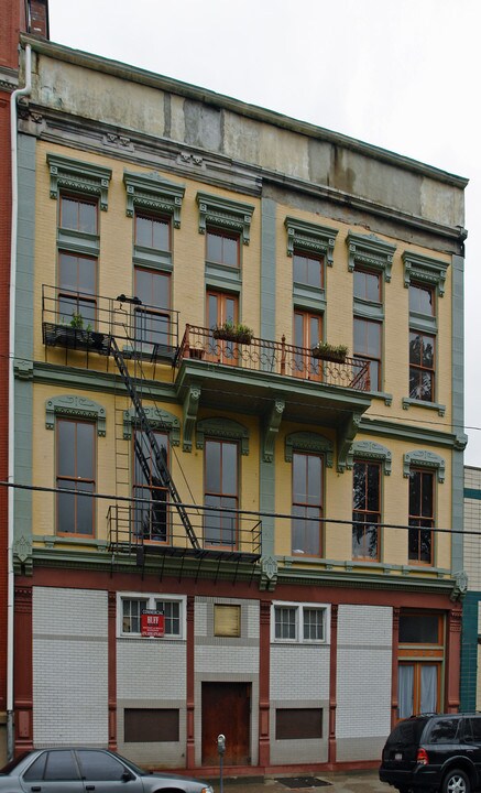 Park Hall in Cincinnati, OH - Building Photo