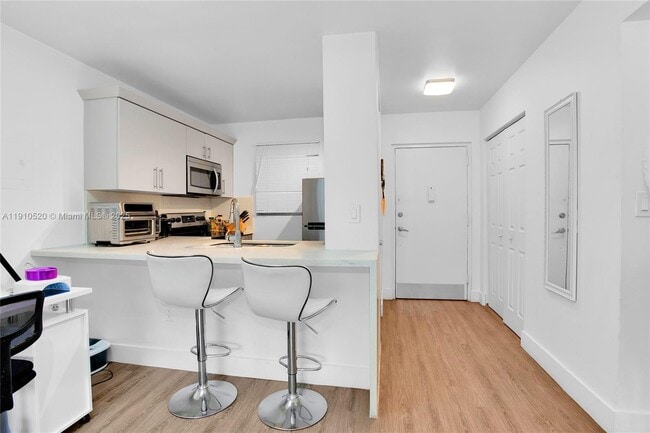 6200 W Flagler St in Miami, FL - Building Photo - Building Photo