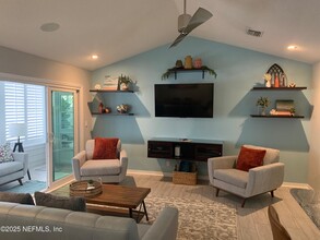 1347 Eastwind Dr in Jacksonville Beach, FL - Building Photo - Building Photo