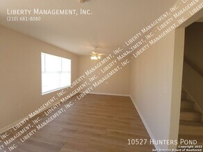10527 Hunters Pond in San Antonio, TX - Foto de edificio - Building Photo