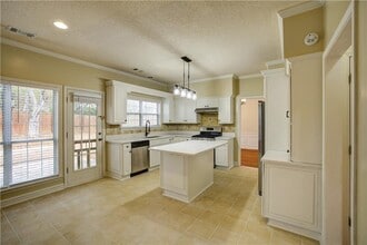 1060 Lyndhurst Way in Roswell, GA - Building Photo - Building Photo