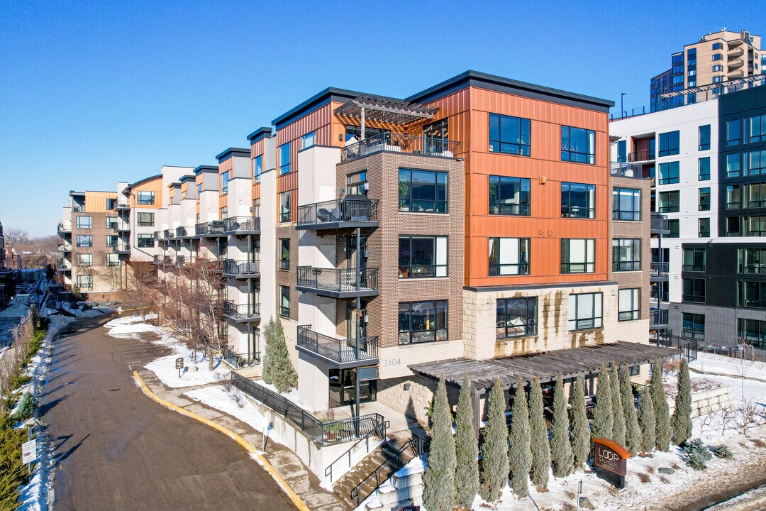 Loop Calhoun in Minneapolis, MN - Building Photo