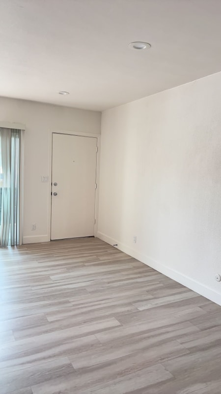 7025 Waite Dr in La Mesa, CA - Foto de edificio - Building Photo