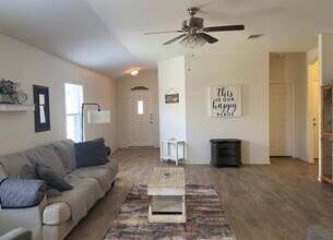 316 Floating Leaf Dr in Hutto, TX - Building Photo - Building Photo