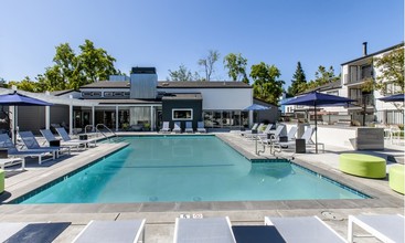 Avana Stoneridge in Pleasanton, CA - Foto de edificio - Building Photo