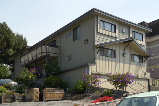 3252 Logan St in Oakland, CA - Foto de edificio - Building Photo