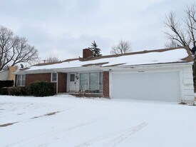 17 E 28th Ave in Hutchinson, KS - Building Photo