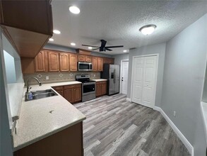 9930 Chesham Dr in Orlando, FL - Building Photo - Building Photo
