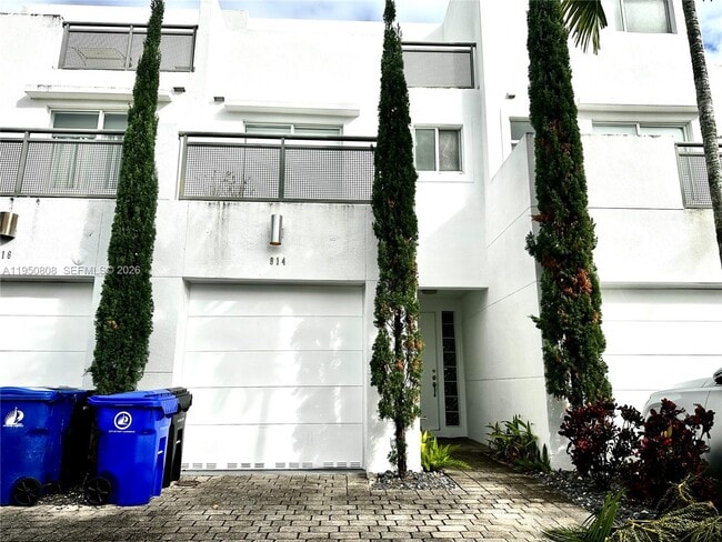 814 NE 19th Ave in Fort Lauderdale, FL - Building Photo - Building Photo