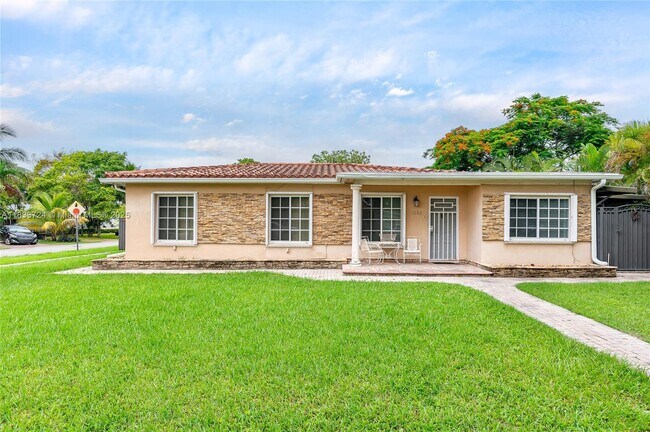1832 SW 62nd Pl in Miami, FL - Building Photo - Building Photo