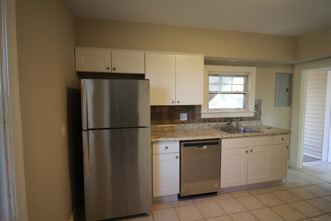 272 Valley Rd in Greenwich, CT - Building Photo - Building Photo