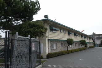 Pacifica Apartments in Hayward, CA - Building Photo - Building Photo