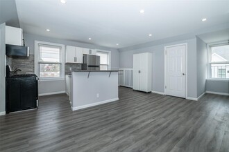 3 Harbor Ln in New Rochelle, NY - Building Photo - Building Photo