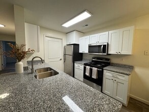 Taylor Pointe Apartments in Chesapeake, VA - Foto de edificio - Building Photo