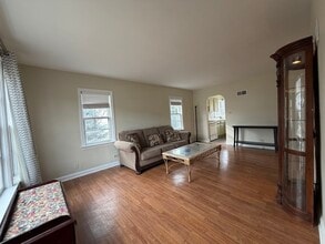 538 Mills St in Hinsdale, IL - Building Photo - Building Photo