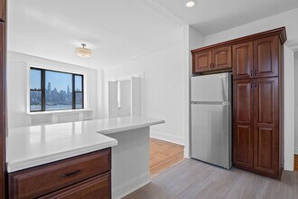1055 JFK Blvd E in Weehawken, NJ - Building Photo - Building Photo