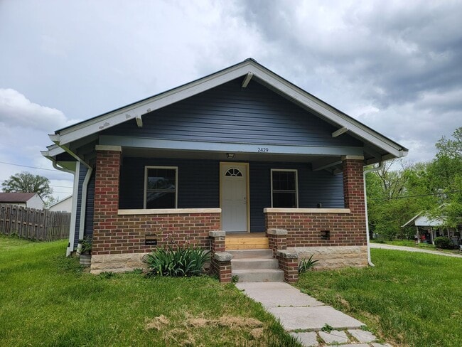 2429 S Broadview Dr