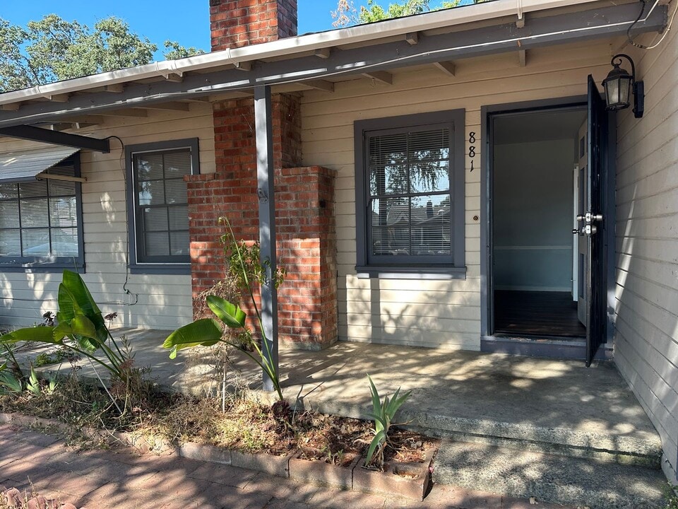 881 Emory Ave in Campbell, CA - Building Photo