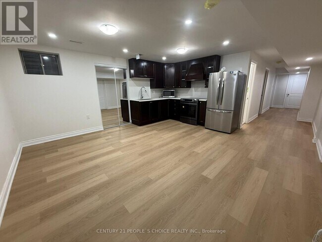 4 Meek Ave in Mono, ON - Building Photo - Building Photo