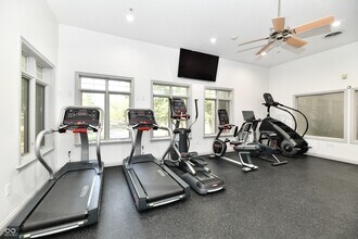 8555 One W Dr in Indianapolis, IN - Foto de edificio - Building Photo