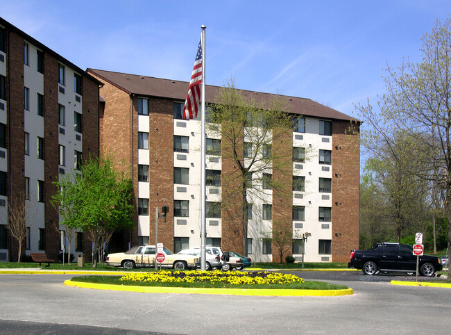 Edinburgh Square in Roanoke, VA - Building Photo - Building Photo