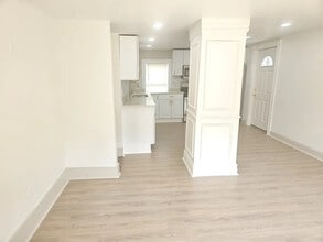 222 N Main St, Unit Beautifully Renovated 4-B in Sharon, MA - Foto de edificio - Building Photo