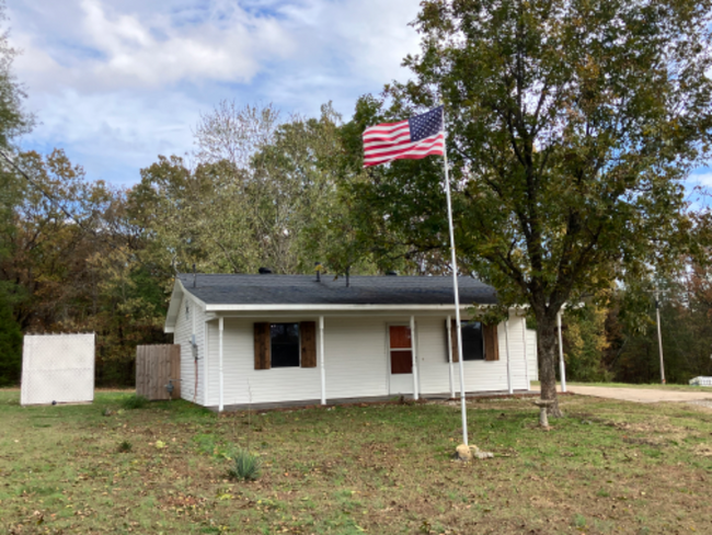 2002 Kizer Dr in Pocahontas, AR - Foto de edificio - Building Photo