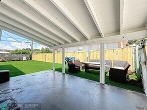 50 NE 56th Ct in Oakland Park, FL - Building Photo - Building Photo