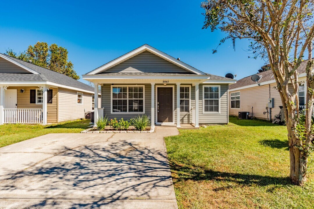 3047 Flintlock Dr in Pensacola, FL - Building Photo