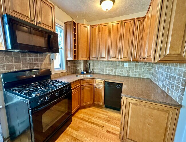 28 Goldsmith St, Unit 2 in Boston, MA - Building Photo - Building Photo