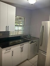 1176 NW 38th St in Miami, FL - Foto de edificio - Building Photo