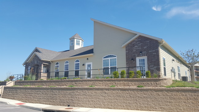 Villages at Lake Silvercote in Wentzville, MO - Foto de edificio - Building Photo