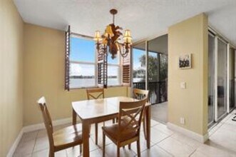 105 Lake Emerald Dr, Unit 410 in Oakland Park, FL - Foto de edificio - Building Photo