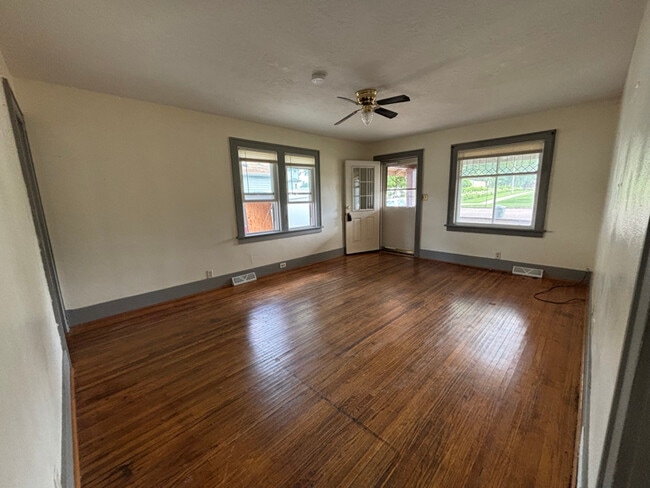 property at 1008 W 3rd St