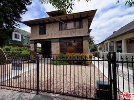 2108 Oak St in Los Angeles, CA - Building Photo