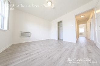 7006 S La Tijera Blvd in Los Angeles, CA - Building Photo - Building Photo