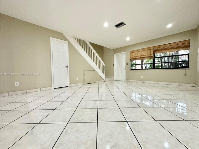 10554 NW 3rd St in Pembroke Pines, FL - Building Photo - Building Photo