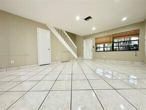 10554 NW 3rd St in Pembroke Pines, FL - Building Photo - Building Photo