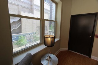709 Penn Ave, Unit 3 in Pittsburgh, PA - Foto de edificio - Building Photo
