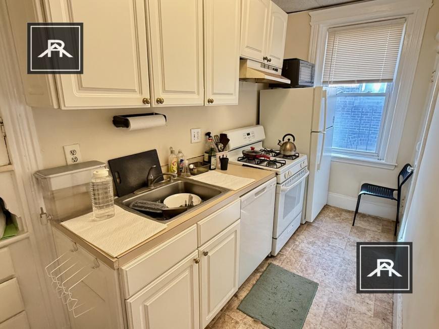 28 Park Vale Ave in Boston, MA - Building Photo