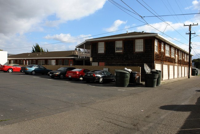 411-415 N H St in Lompoc, CA - Foto de edificio - Building Photo