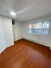 50-54-54 48th St in Queens, NY - Foto de edificio - Building Photo