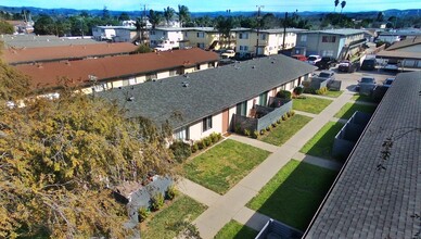 212 N O St in Lompoc, CA - Foto de edificio - Building Photo