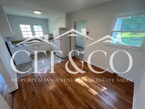207 State Rd S-42-3352 in Cowpens, SC - Building Photo - Building Photo