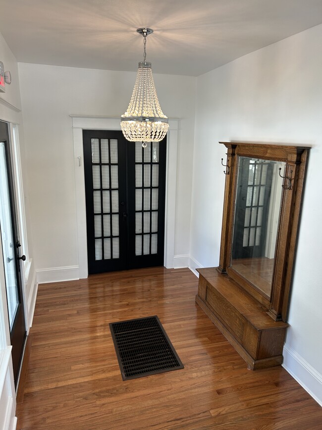 302 Live Oak St in New Smyrna Beach, FL - Building Photo - Building Photo
