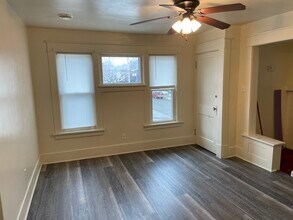 2419 Wayne St, Unit 2nd Floor in Erie, PA - Foto de edificio - Building Photo