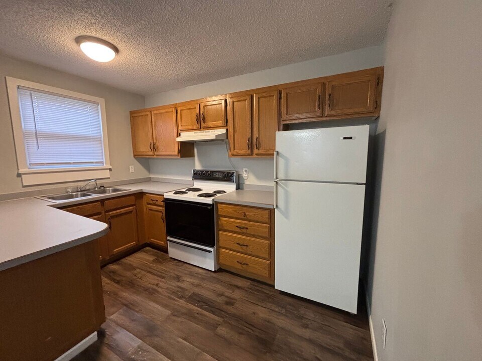 513 N Maple St in Eldon, MO - Foto de edificio