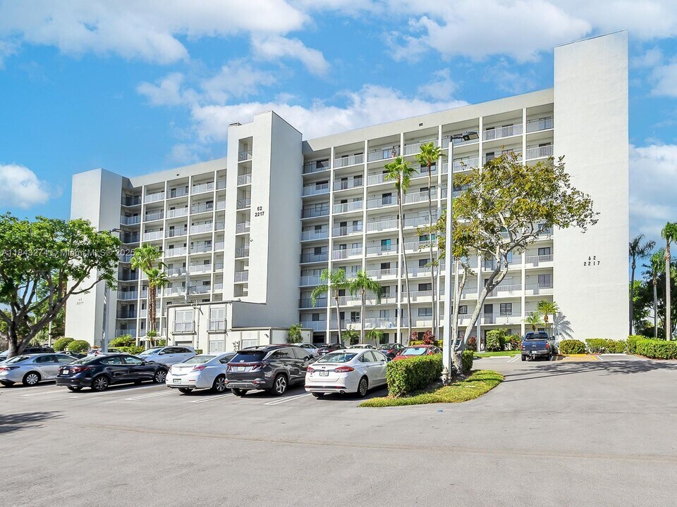 2217 Cypress Island Dr in Pompano Beach, FL - Building Photo