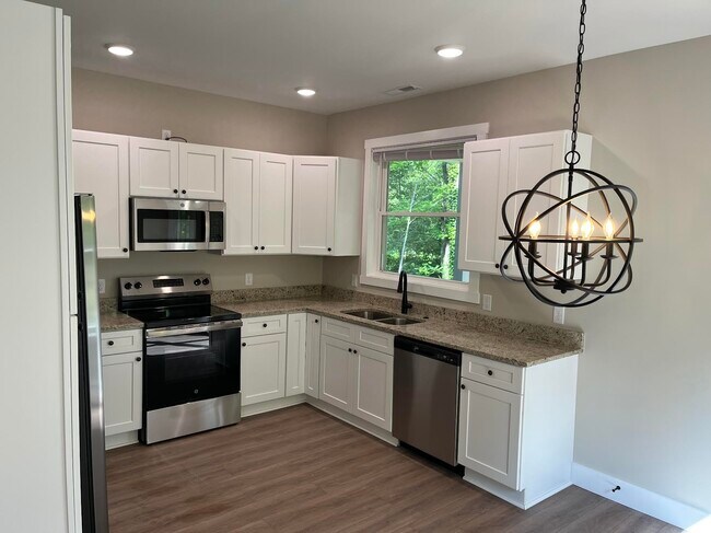 34 Dominic Ln in Hendersonville, NC - Building Photo - Building Photo